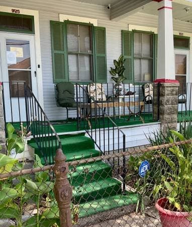 Estate sale 925 11 th st Gretna La Lots of men’s stuff, tools clothing
