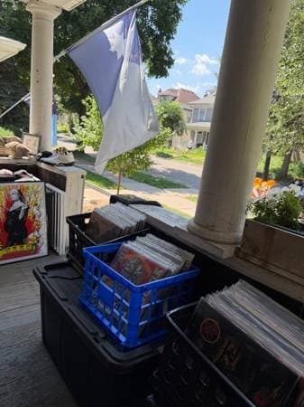 Moving sale in Uptown