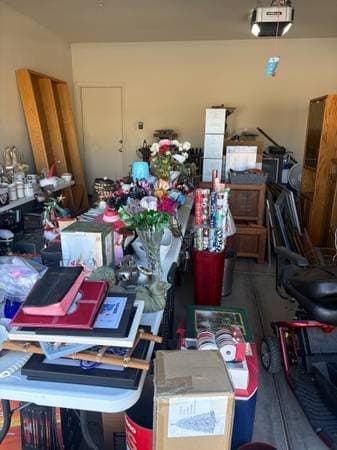Garage sale Gladdin Farms
