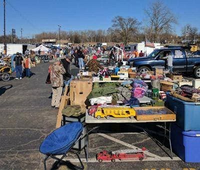 VENDORS WANTED - OUTDOOR FLEA MARKET
