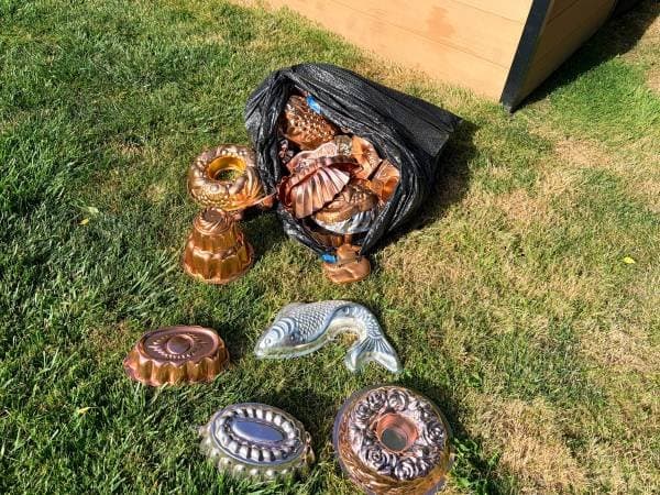Huge cubside sale in Magnolia! Cool stuff- 3 families- Saturday only