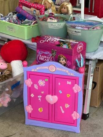 Hugh 5 family Garage Sale